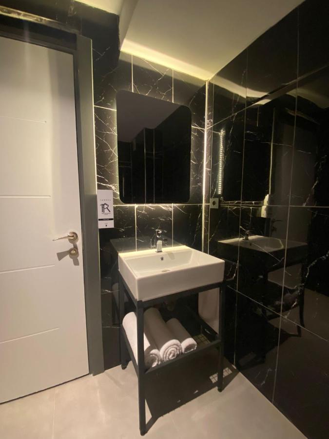 The Royals Hotel Измир Екстериор снимка