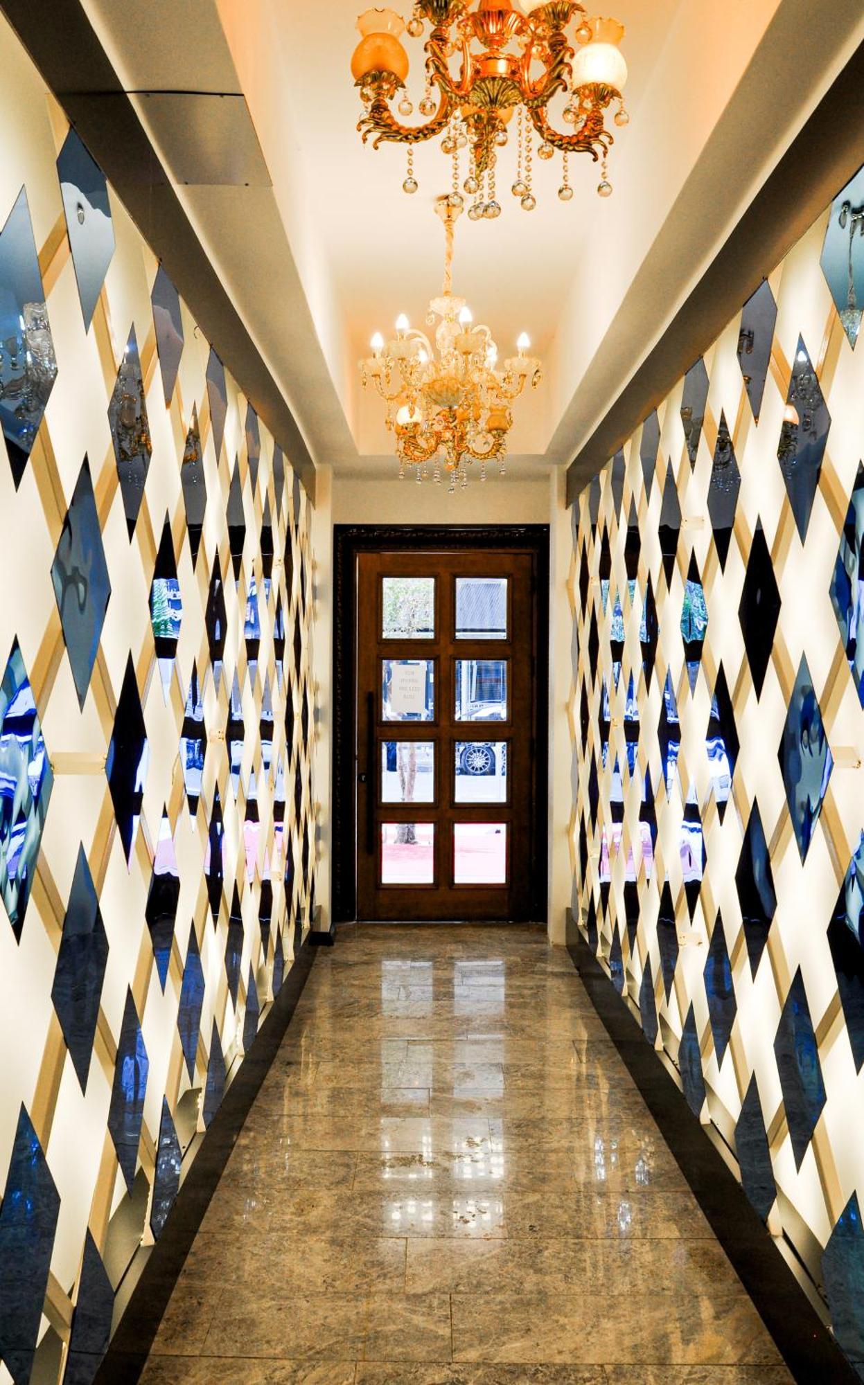 The Royals Hotel Измир Екстериор снимка