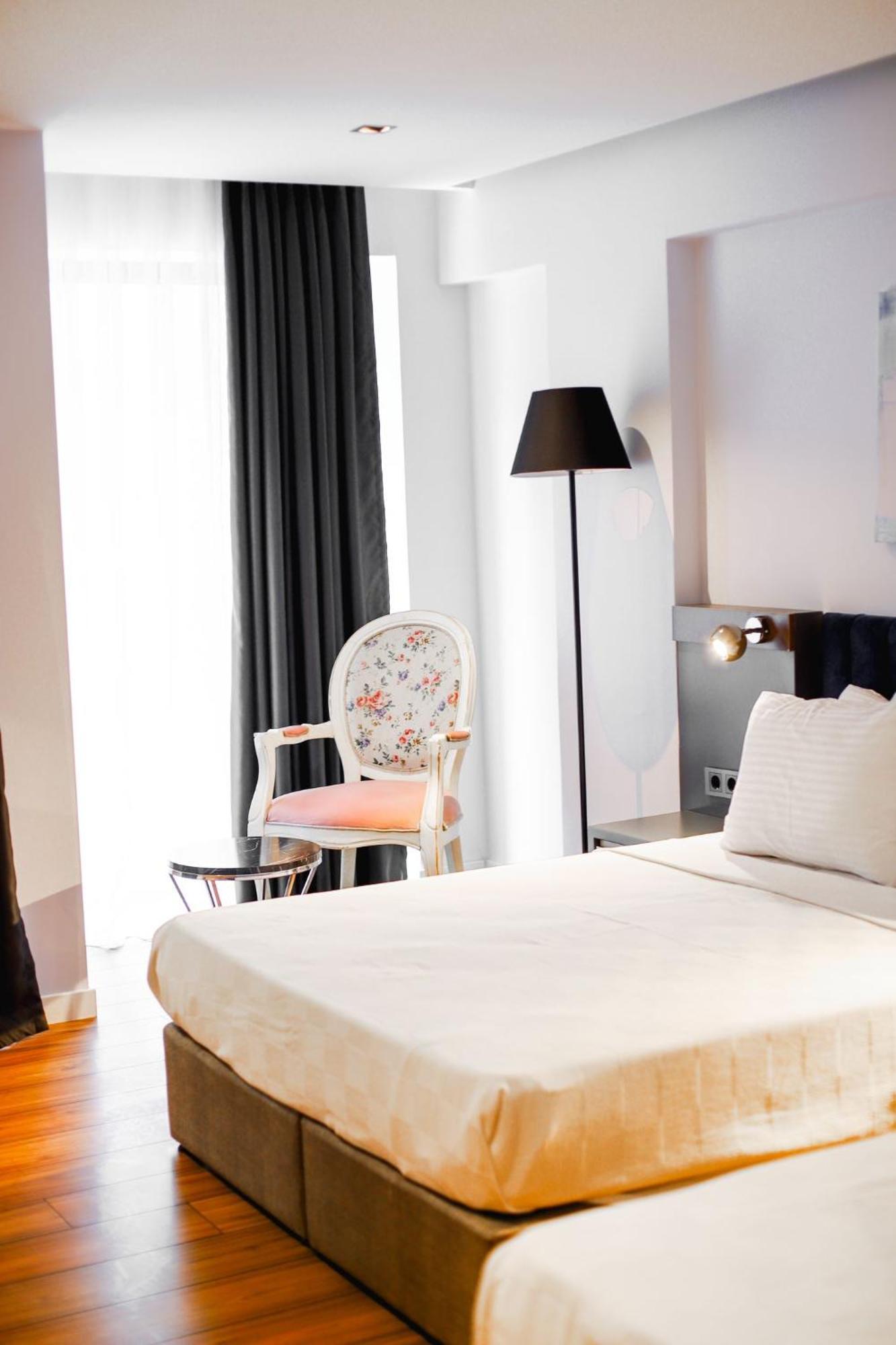 The Royals Hotel Измир Екстериор снимка