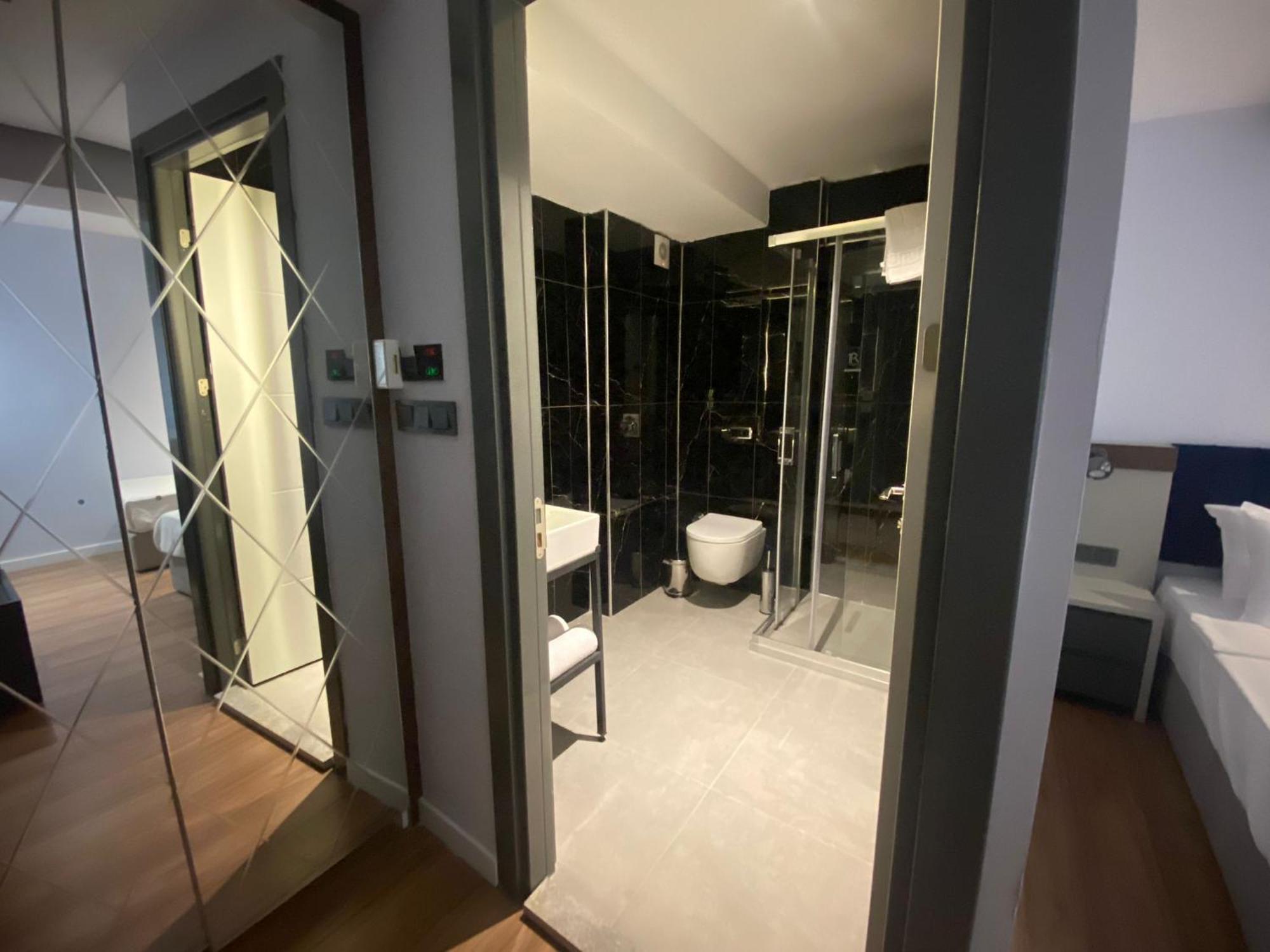 The Royals Hotel Измир Екстериор снимка